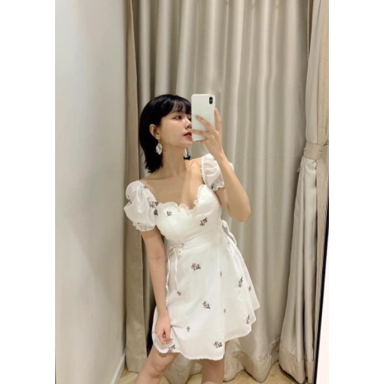 Đầm Trắng Hoa Nhí Cúp Ngực Tay Bồng