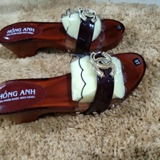 Guốc hồng anh