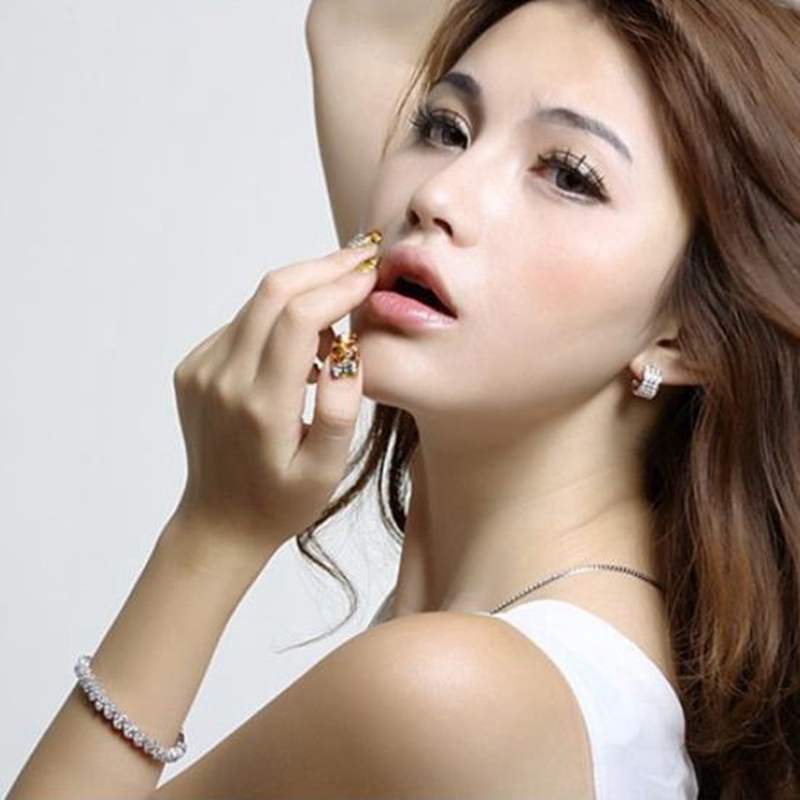 Vòng Tay Mạ Bạc 925 Đính Đá Kim Cương Nhân Tạo Phong Cách La Mã