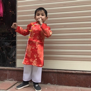 2 zi ao dai cach tan be trai