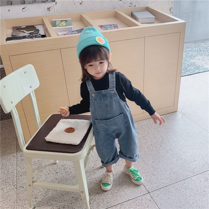 Quần yếm trẻ em phong cách hàn quốc chất jeans mềm mại.