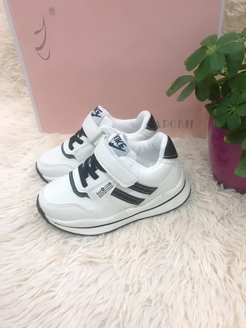 Giầy thể thao cho be trai , gái