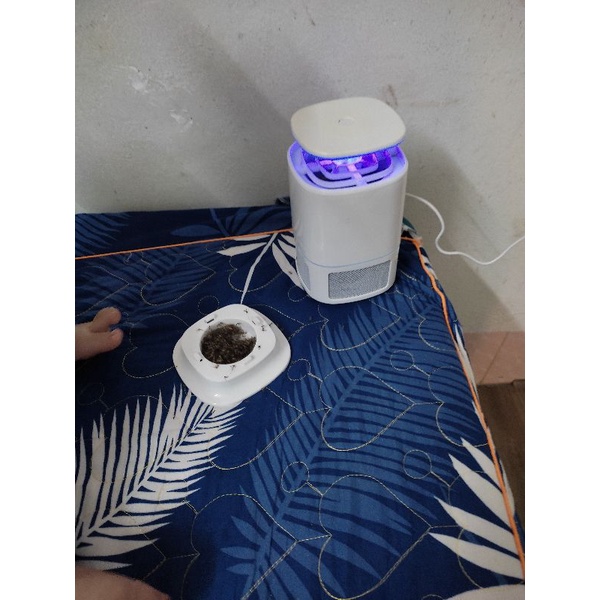 Đèn bắt muỗi quạt hút cực mạnh, thu hút muỗi bằng ánh sáng tím và tần số âm thanh