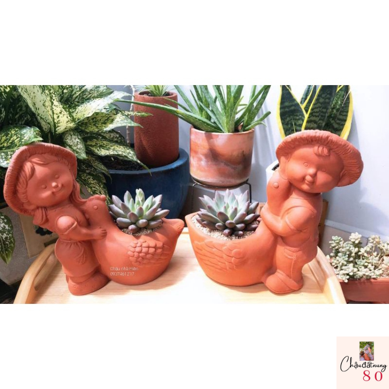 Chậu đất nung - chậu chàng trai ôm vịt