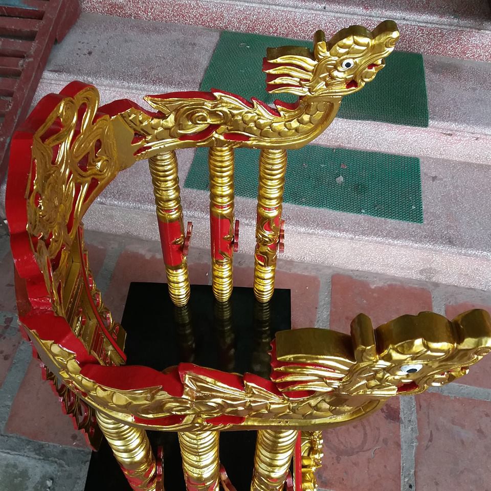 ban thờ -ngai thờ đẹp  gỗ mít sơn son thiếp vàng kích thước cao 81cm- mặt ngai 48cmx35cm