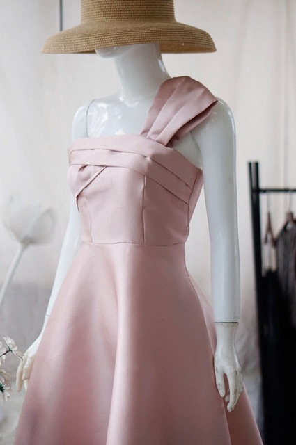 Đầm dự tiệc cao cấp lệch vai tafta nhũ | BigBuy360 - bigbuy360.vn