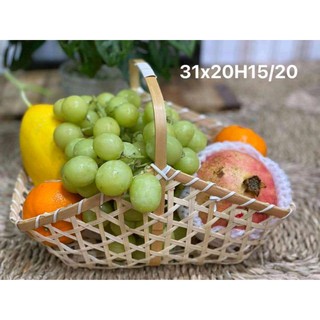 Giỏ tre trắng hình mõm bò đựng hoa quả
