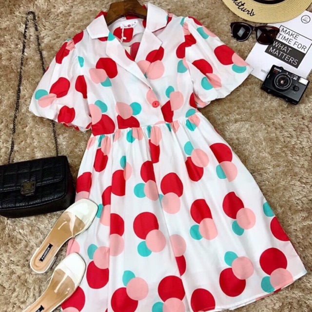 Đầm bi xoè cổ vest