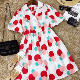 Đầm bi xoè cổ vest