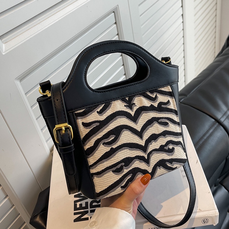 Túi đeo chéo vai IELGY kiểu xô kiểu dáng thiết kế niche độc đáo cho nữ