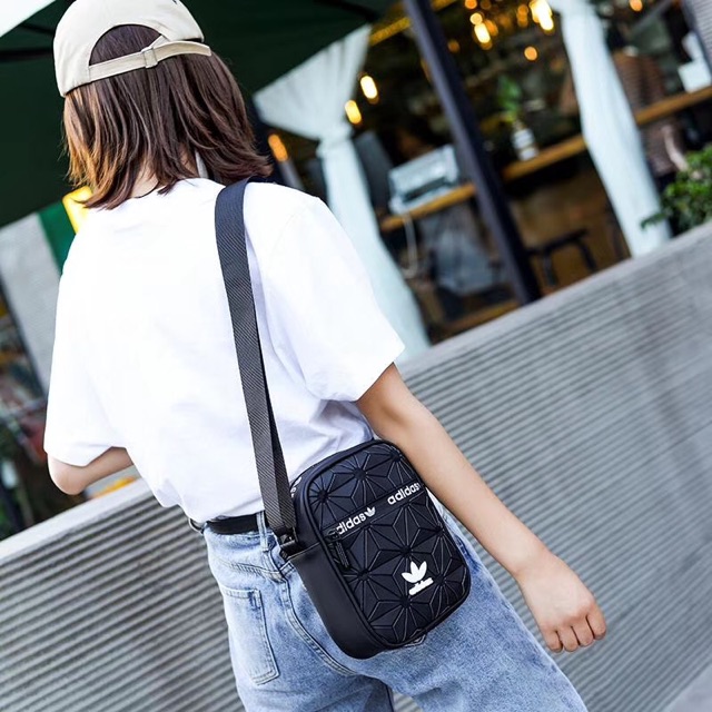 Túi đeo chéo ADIDAS 3D vuông có sẵn