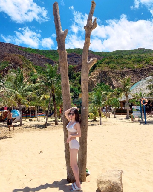 𝑹𝑬𝑼𝑺𝑺𝑰𝑬 𝑩𝑰𝑲𝑰𝑵𝑰 Đồ bơi hai mảnh cạp cao khoét ngực đen phong cách Hàn Quốc #rsbkn029 | BigBuy360 - bigbuy360.vn