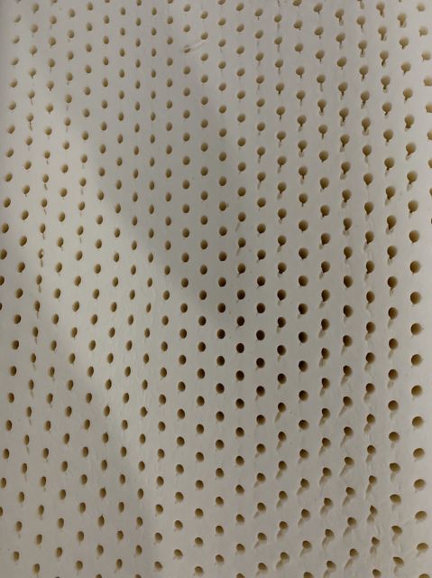 Gối cao su lượn sóng mềm mượt.