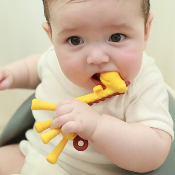 Đồ chơi, gặm nướu giảm ngứa lợi cho bé thời kỳ mọc răng hình chú hươu cao cổ
