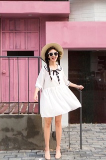 Váy babydoll trắng viền đen