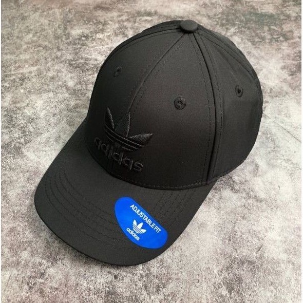 H35768 Mũ lưỡi trai adidas ba lá full đen