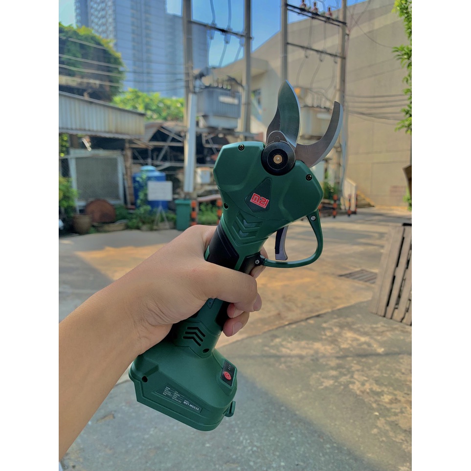 Thân kéo cắt cành dùng pin DEKTON M21-MCC32 dùng chân pin thông dụng