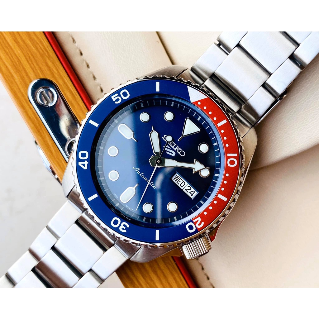 Đồng hồ nam Seiko Pepsi Automatic SRPD53K1 - Dạ quang và vòng benzel