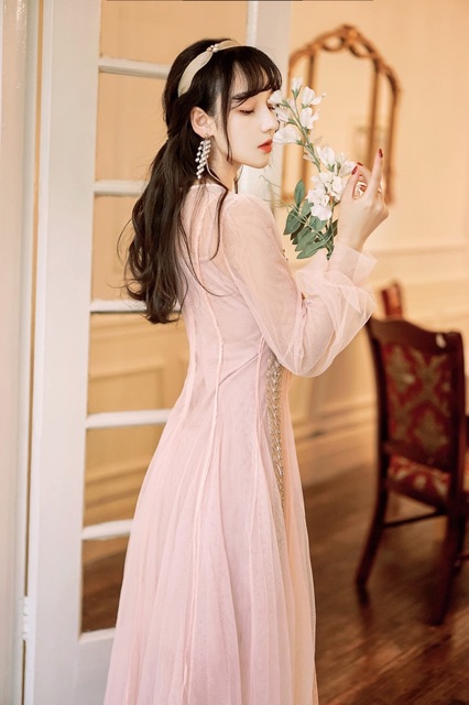 Đầm ren dài dáng xoè thêu hoạ tiết qccc