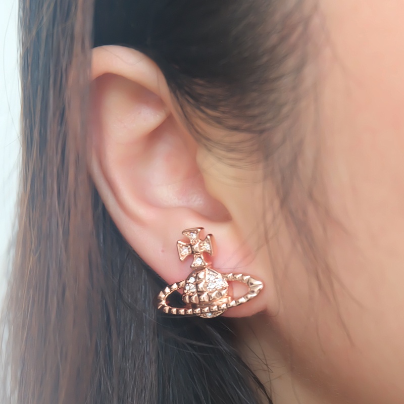 VIVIENNE WESTW00D rivet series light luxury punk rock earrings banquet