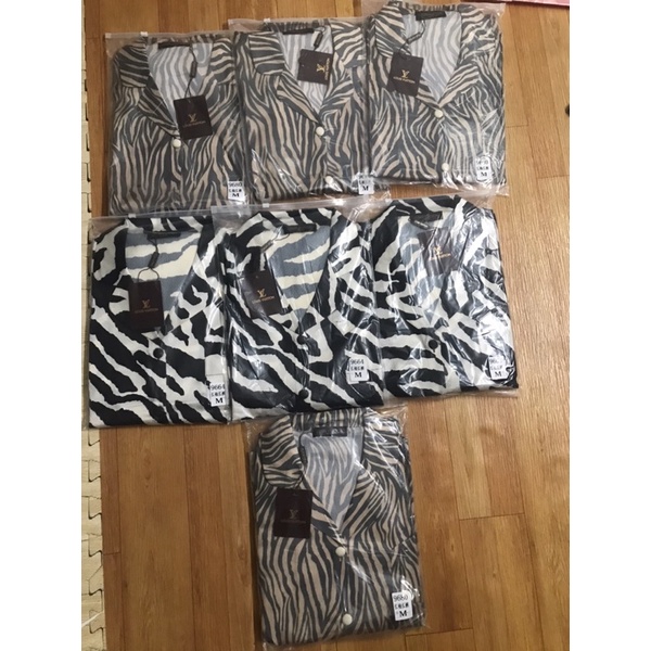 Pijama dài dài studio xọc đen nữ