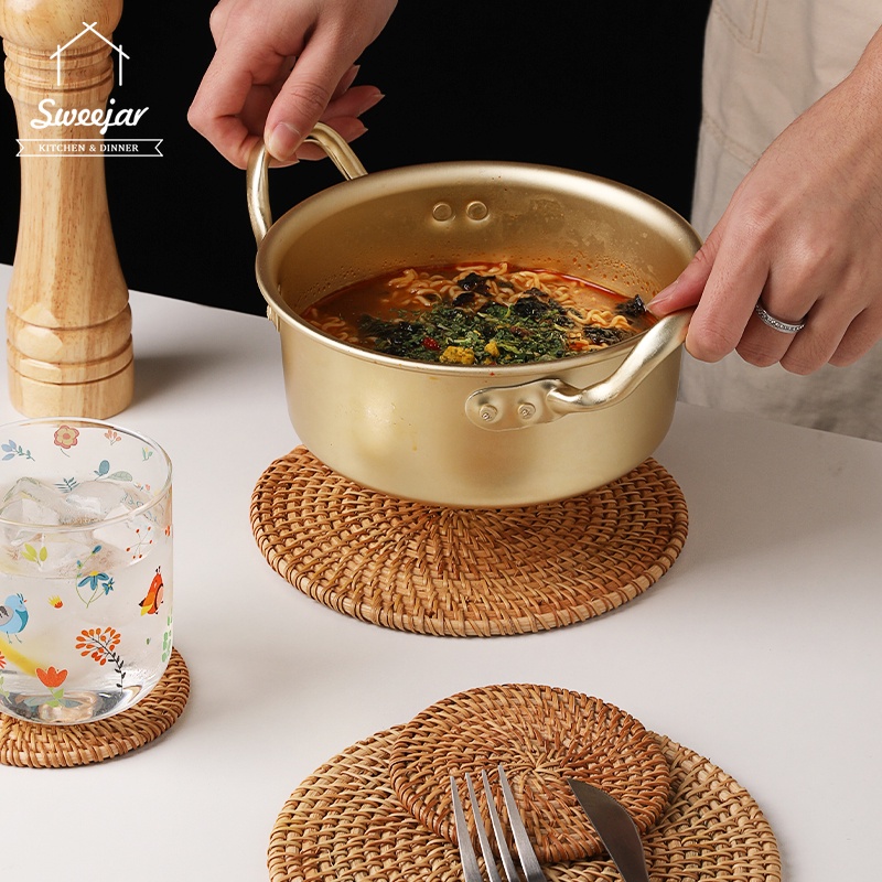 Tấm lót nồi SWEEJAR bằng sợi mây đan cách nhiệt chống trượt
