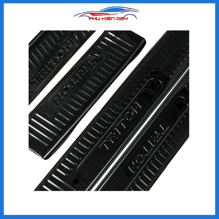 Ốp bậc cửa, nẹp bước chân trong Triton 2015-2016-2017-2018-2019-2020-2021 vân titan chống trầy bảo vệ xe
