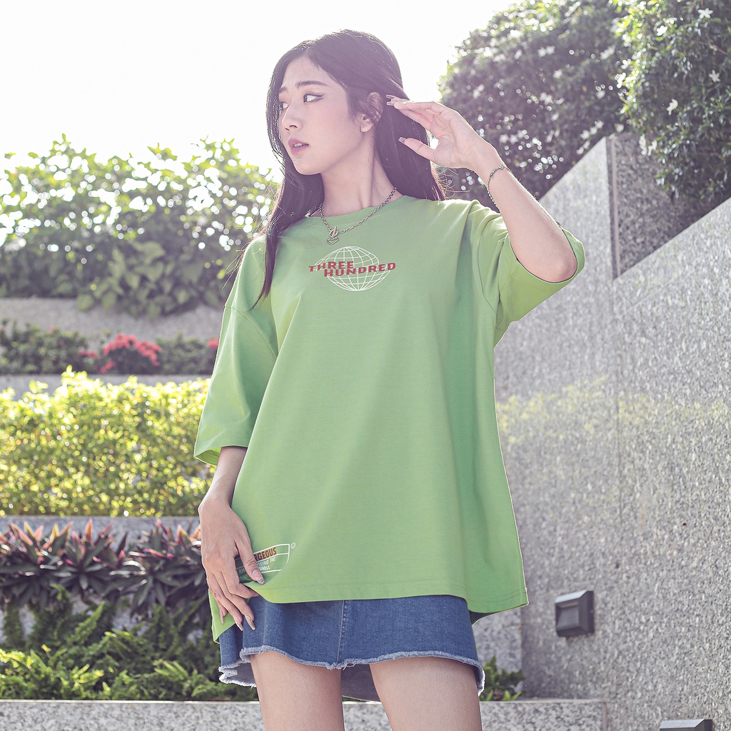 Áo Thun Xanh In Chữ The World Gorgeous Màu Đỏ Chất Liệu 100% Cotton Form Rộng Thoải Mái Unisex Nam Nữ
