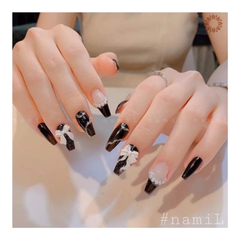 Nailbox thiết kế móng úp màu đen mix ngọc charm nơ màu đen quyến rũ cho nàng