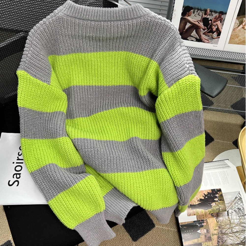 Áo Sweater Dáng Rộng Cổ Tròn Kẻ Sọc Xanh Lá Xám Thiết Kế Túi Trái Thông Thường Cho Nữ