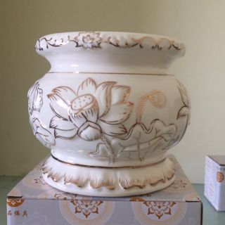Lư hương 4in bạch ngọc sen nổi đk 9cm