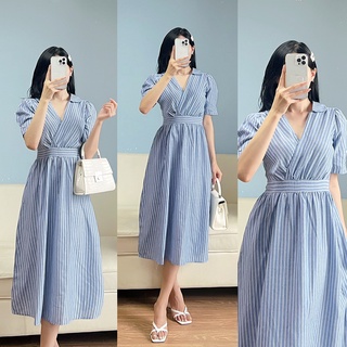 Váy kẻ xanh cổ V