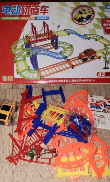 Bộ đường ray và siêu xe bằng nhựa có 65 chi tiết_ tặng kèm pin
