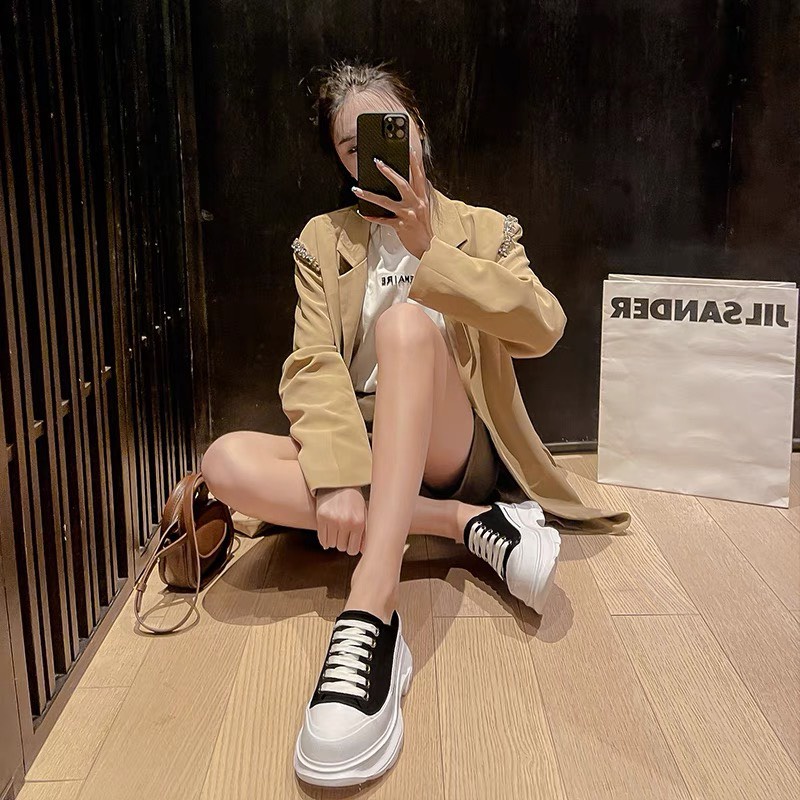 Giày  Sục Nam Nữ Unisex Độn Đế Hàn Quốc Đế Răng Cưa Dáng Trơn Buộc Dây