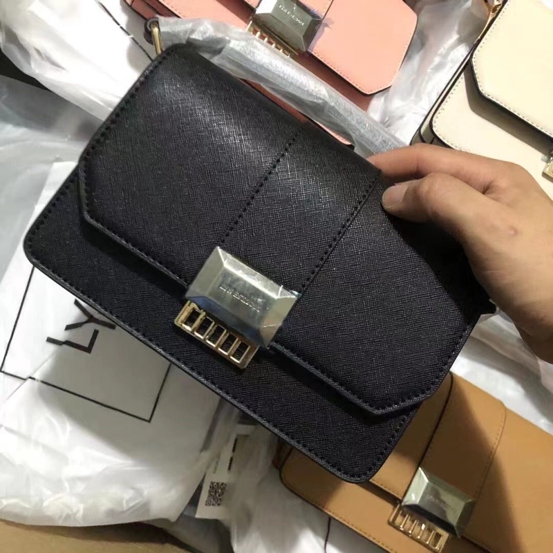 𝐓𝐮́𝐢 𝐋𝐘𝐍 𝐤𝐡𝐨𝐚́ 𝐯𝐮𝐨̂𝐧𝐠 đ𝐞𝐨 𝐜𝐡𝐞́𝐨