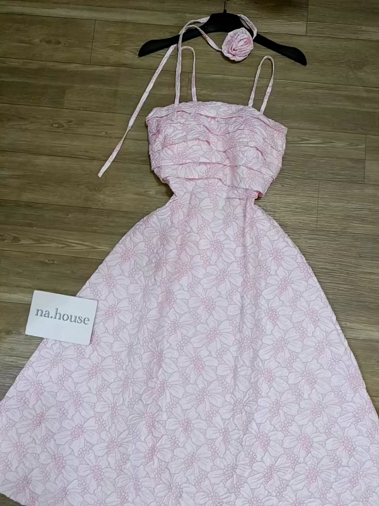 ĐẦM HỒNG MIDI HAI DÂY ĐI CHƠI ĐI TIỆC NAHOUSE VÁY GẤM XỐP 2S DÁNG DÀI KÈM CHOKER HOA THIẾT KẾ ĐẸP VÀ SANG TRỌNG | BigBuy360 - bigbuy360.vn