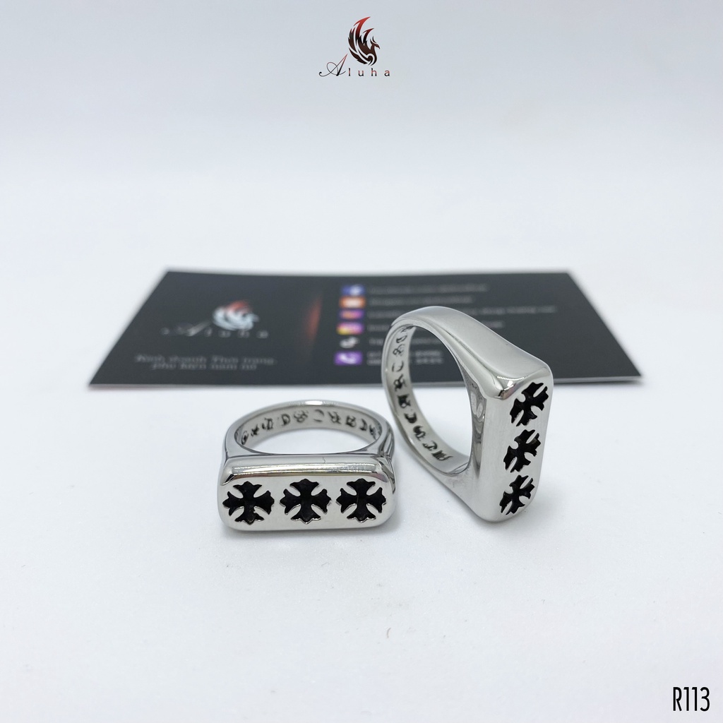 Nhẫn Titan Chrome Heart trơn bóng đầu dẹt, 3 bông hoa Iris khắc chìm, khắc chữ trong - R113 - Aluha