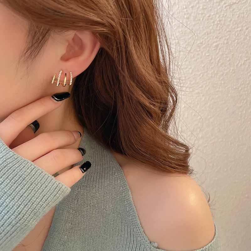 Khuyên Tai Hình Móng Vuốt Nhẹ Nhàng