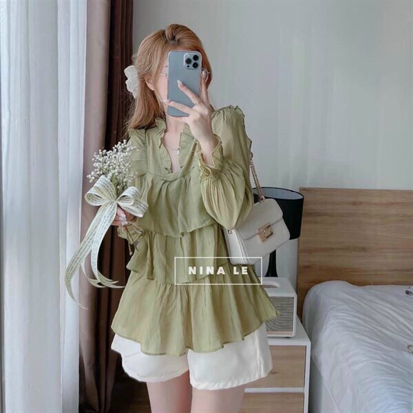 Set đồ nữ sang chảnh, đồ bộ nữ đi chơi dễ thương với quần short ngắn cá tính kèm áo kiểu nữ xếp tầng phối nhún cổ