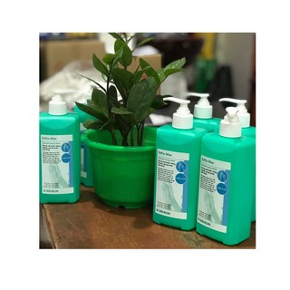 Dùng dịch rửa tay sát khuẩn nhanh Softa-Man