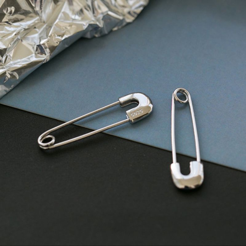 Đôi bông tai hình ghim băng mạ bạc cá tính thời trang