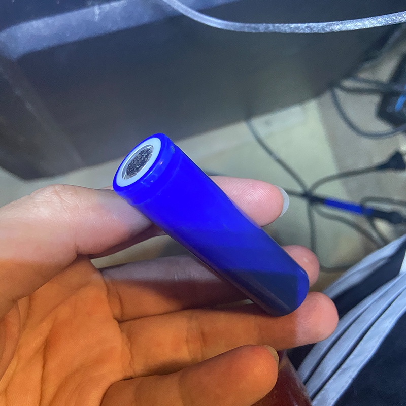 Pin 18650 cũ, dung lượng 2000mAh - 3,7v