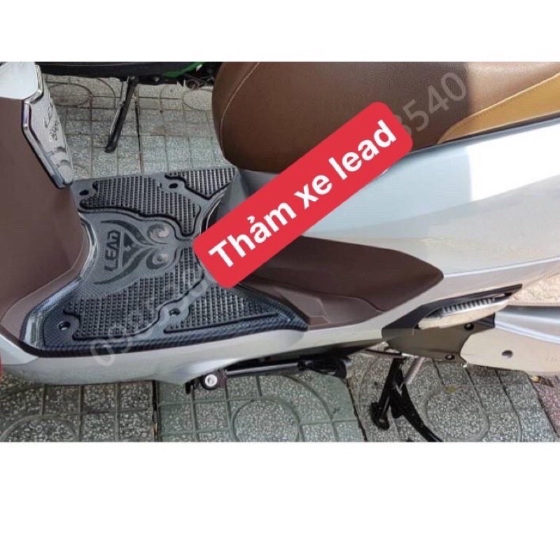 thảm để chân xe lead 2018-2021 nhựa carbon cực đẹp ( tặng kèm ốc bắt)