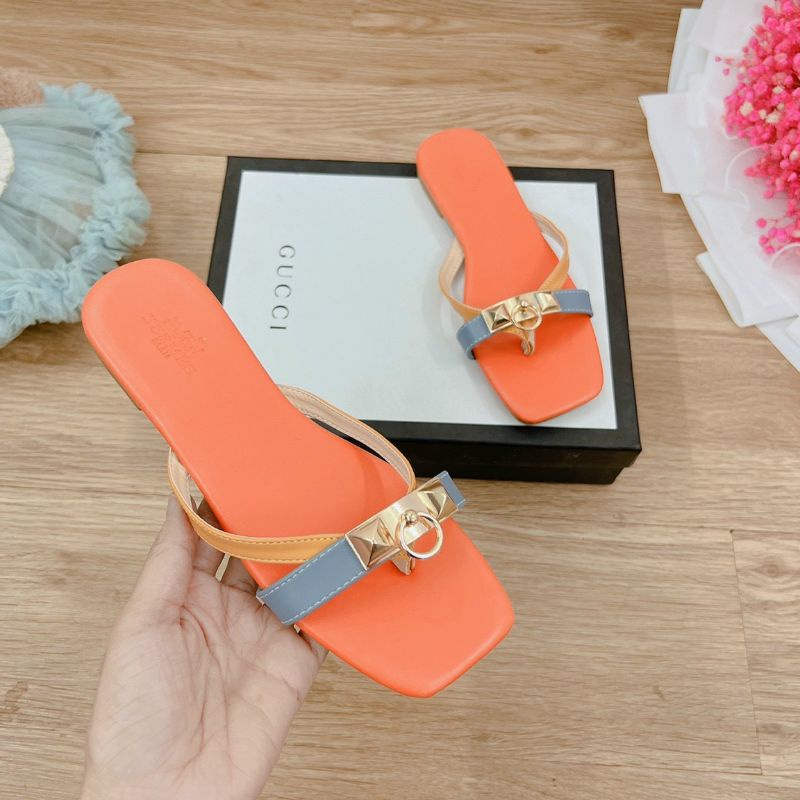 Dép xỏ ngón khoá