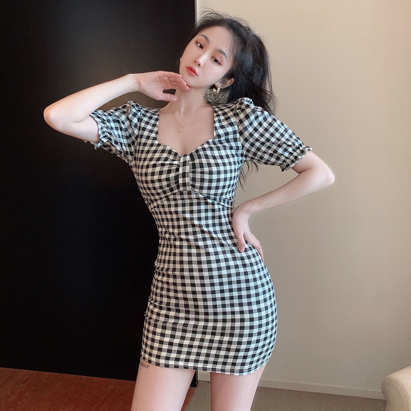 [L&Q]      Plaid summer dress 2021 new style Korean temperament waist slim and thin V-neck puff sleeve short skirt