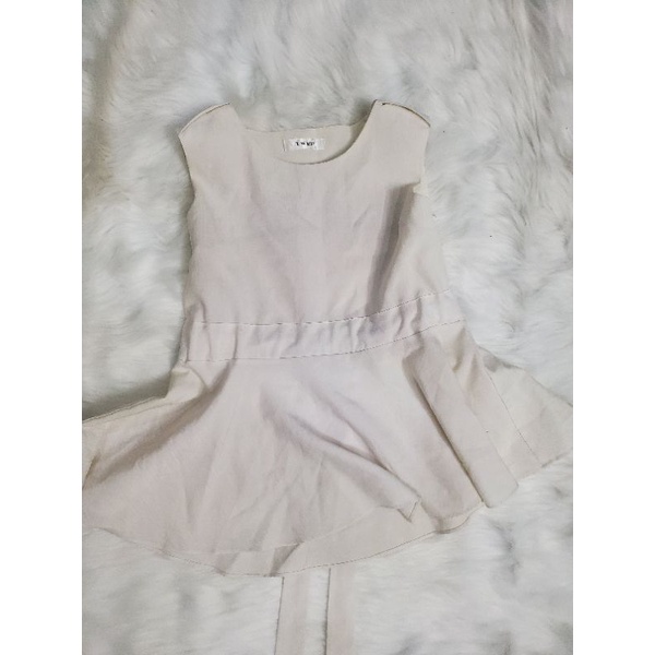 Áo trắng cột nơ sau