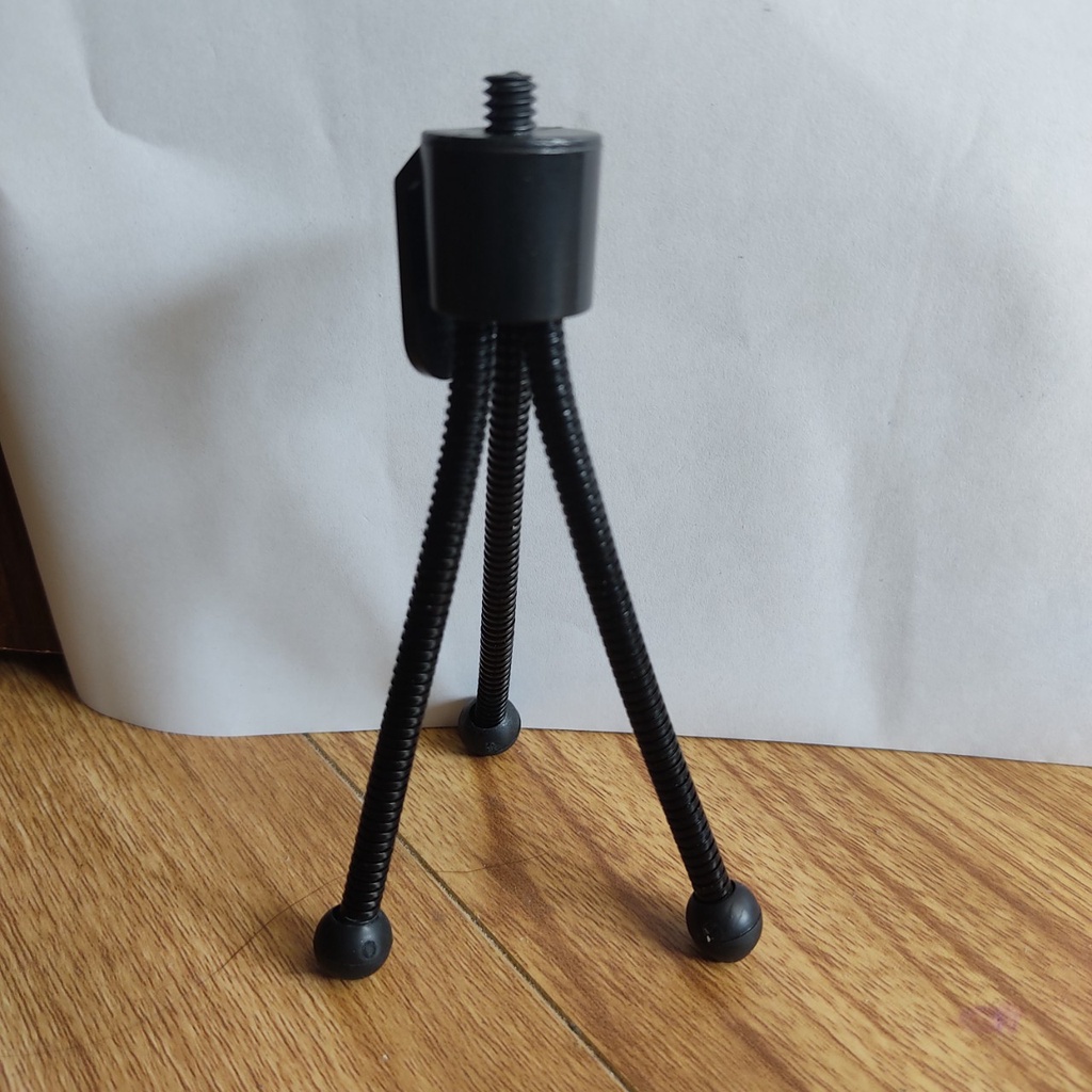 Quà tặng Tripod 3 chân + giá đỡ điện thoại