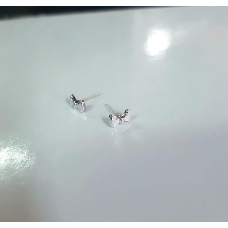 KHUYÊN TAI NHỰA HÌNH NƠ/ KHUYÊN NHỰA DẺO