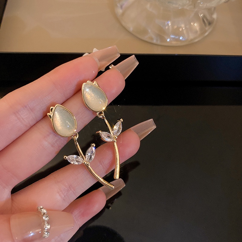 Hoa Tai Hình Hoa Tulip Đính Đá Opal