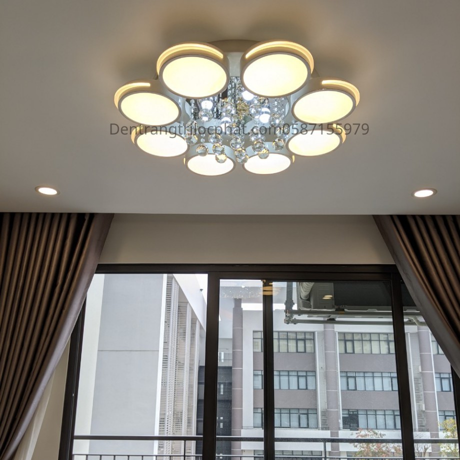Đèn trần, đèn ốp trần 8 cánh tròn thả pha lê trang trí phòng khách kèm khiển